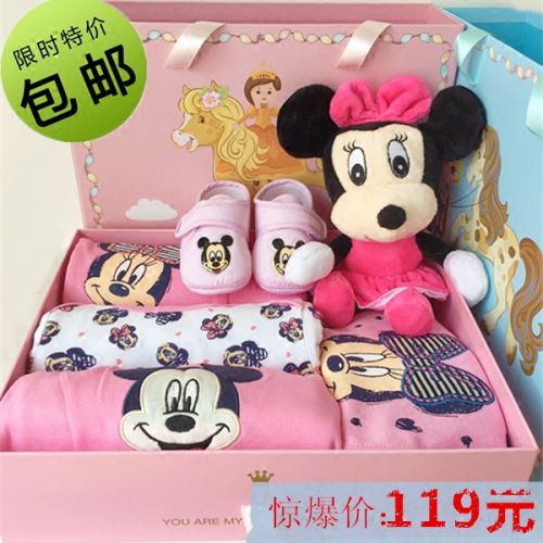 Coffret cadeau pour bébé - Vêtements + Chaussures accessoires Ref 1952747