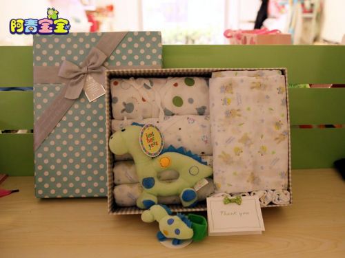 Coffret cadeau pour bébé - Vêtements + Accessoires Ref 1952755