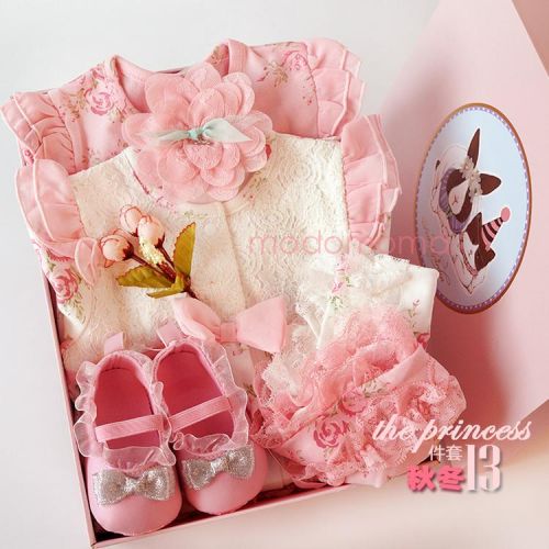 Coffret cadeau pour bébé - Vêtements + Chaussures accessoires MODOMOMA Ref 1952841