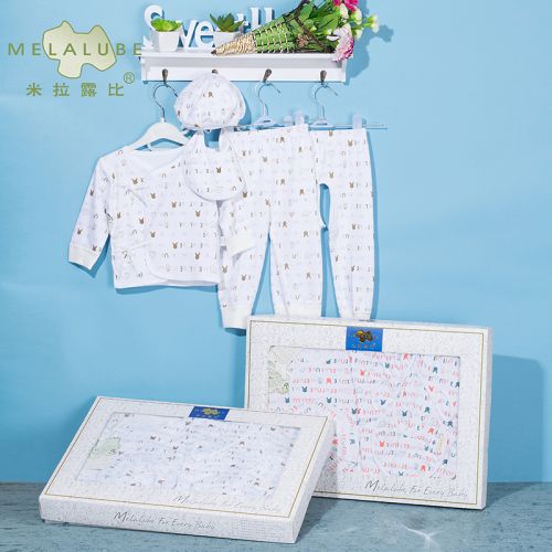 Coffret cadeau pour bébé - Vêtements + Fournitures Ref 1952979
