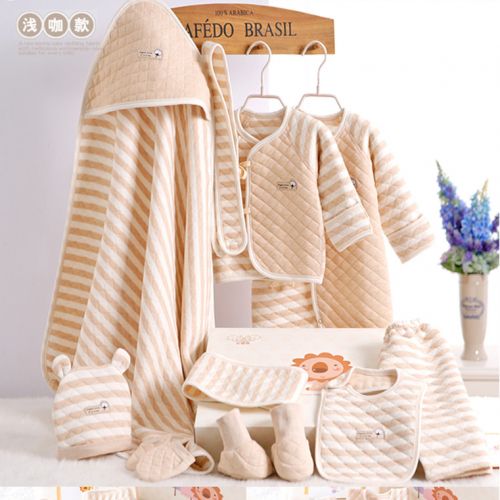 Coffret cadeau pour bébé - Vêtements + Chaussures accessoires de coton biologique Ref 1953023