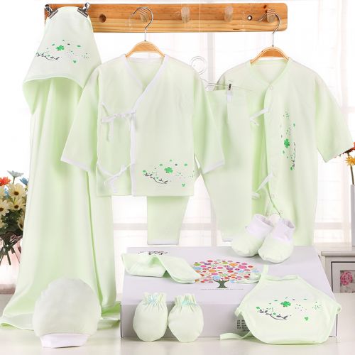 Coffret cadeau pour bébé - Vêtements + Chaussures accessoires Ref 1953174