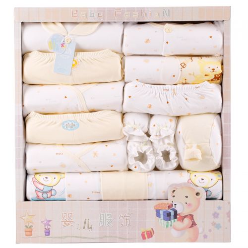 Coffret cadeau pour bébé - Vêtements + Chaussures accessoires Ref 1953224