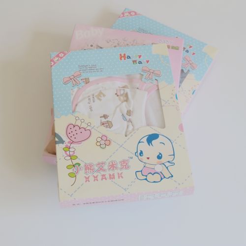 Coffret cadeau pour bébé - vêtements Ref 1953228