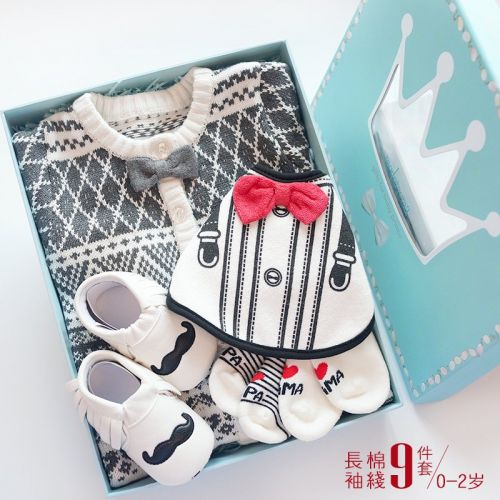 Coffret cadeau pour bébé - Vêtements + Chaussures accessoires MODOMOMA Ref 1953445