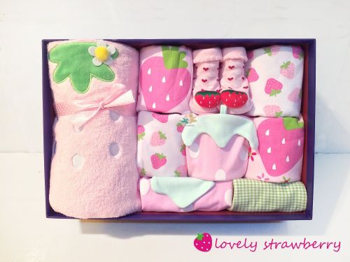 Coffret cadeau pour bébé - Vêtements + Chaussures accessoires Ref 1953481