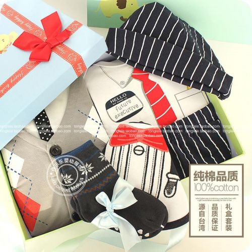 Coffret cadeau pour bébé - Vêtements + Fournitures Ref 1953519