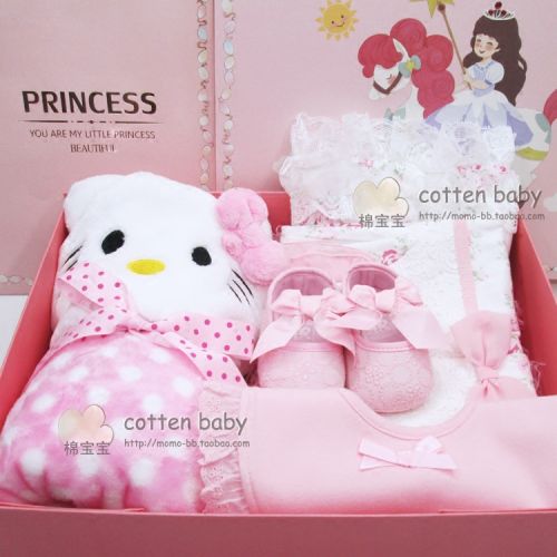 Coffret cadeau pour bébé - Vêtements + Chaussures accessoires Ref 1953677