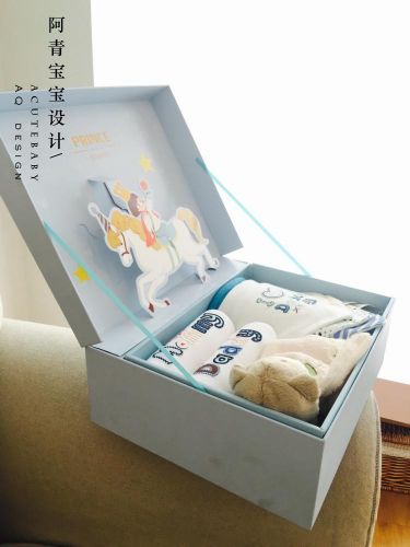 Coffret cadeau pour bébé - Vêtements + Fournitures Ref 1953844