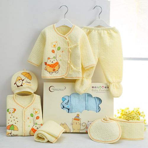 Coffret cadeau pour bébé - Vêtements + Accessoires Ref 1953978