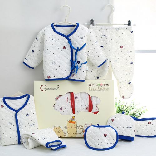 Coffret cadeau pour bébé - Vêtements + Fournitures Ref 1954009