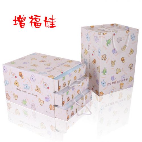 Coffret cadeau pour bébé - Vêtements + Chaussures Accessoires Ref 1954051