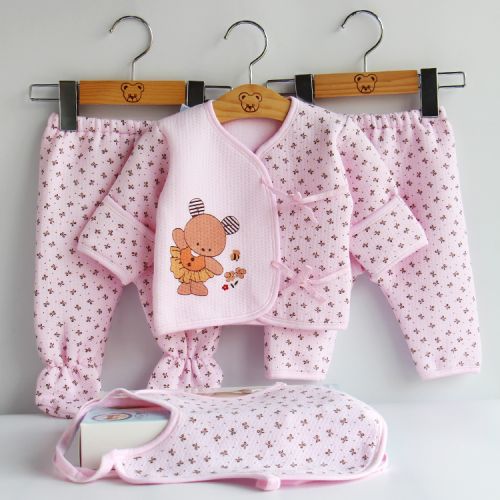 Coffret cadeau pour bébé - vêtements Ref 1954102