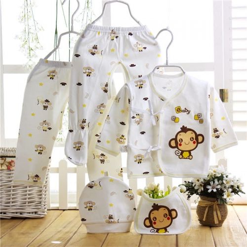 Coffret cadeau pour bébé - Vêtements + Fournitures Ref 1954224
