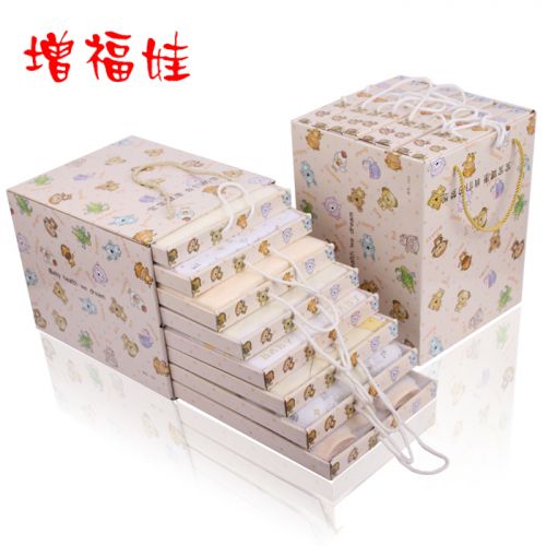 Coffret cadeau pour bébé - Vêtements + Chaussures Accessoires Ref 1954558