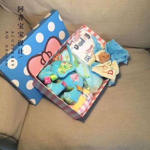 Coffret cadeau pour bébé - Vêtements + Accessoires Ref 1954577
