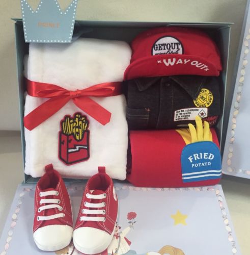 Coffret cadeau pour bébé - Vêtements + Chaussures accessoires Ref 1954710