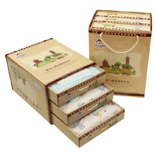 Coffret cadeau pour bébé - Vêtements + Fournitures BANJVALL JHJQ5 Ref 1954741