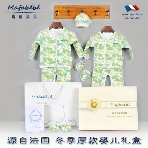 Coffret cadeau pour bébé - Vêtements + Chaussures accessoires MAFABEBE W20150110CN Ref 1954782