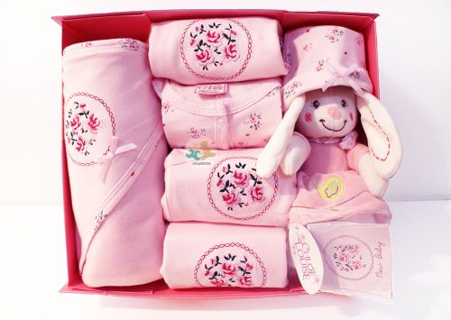 Coffret cadeau pour bébé - Vêtements + Fournitures Ref 1954899