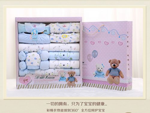 Coffret cadeau pour bébé - Vêtements + Fournitures Ref 1954945
