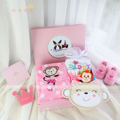 Coffret cadeau pour bébé - Vêtements + Chaussures accessoires Ref 1954962