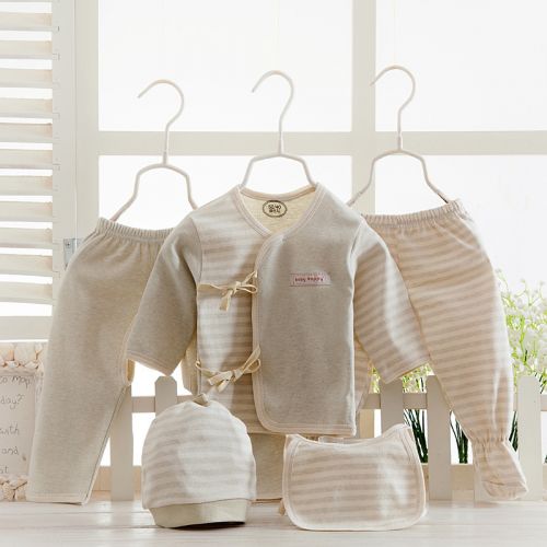 Coffret cadeau pour bébé - Vêtements + Fournitures Ref 1955057