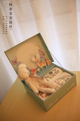 Coffret cadeau pour bébé - Vêtements + Fournitures Ref 1955060
