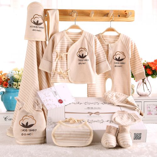 Coffret cadeau pour bébé - Vêtements + Chaussures accessoires Petit de coton Modèle coloré Ref 1955109