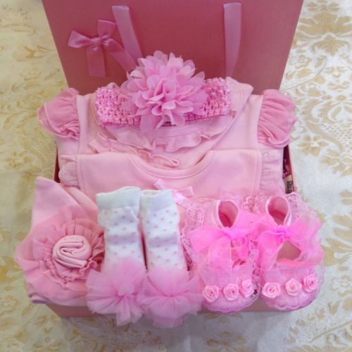Coffret cadeau pour bébé - Vêtements + Chaussures accessoires Vic royal Ref 1955119