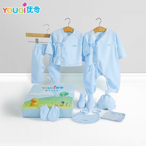Coffret cadeau pour bébé - Vêtements + Chaussures Accessoires EYPL003 Ref 1955377