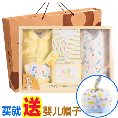 Coffret cadeau pour bébé - Vêtements + Accessoires Ref 1955463