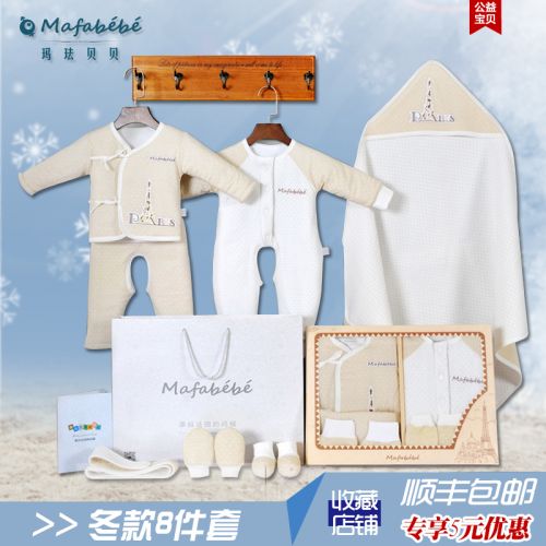 Coffret cadeau pour bébé - Vêtements + Chaussures accessoires MAFABEBE Ref 1955489