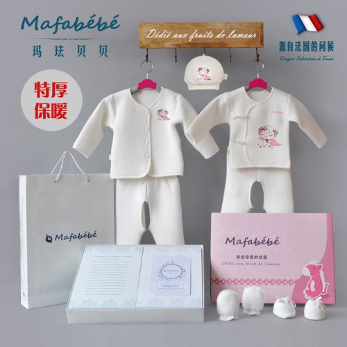 Coffret cadeau pour bébé - Vêtements + Chaussures Accessoires MAFABEBE Ref 1955733