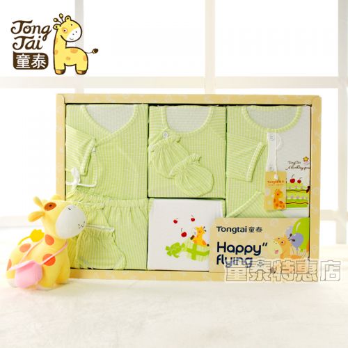 Coffret cadeau pour bébé - Vêtements + Accessoires L70006 Ref 1955750