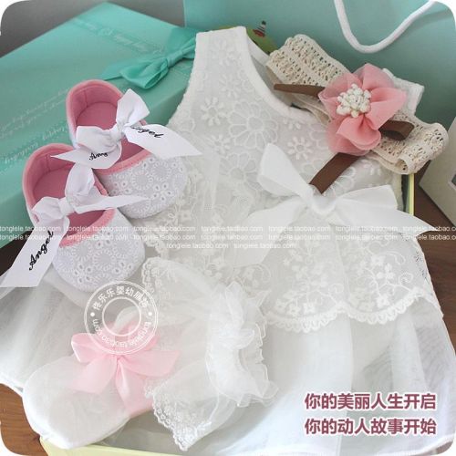 Coffret cadeau pour bébé - Vêtements + Chaussures accessoires Ref 1955812