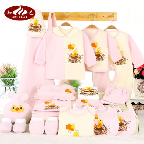 Coffret cadeau pour bébé - Vêtements + Fournitures TL-1610 Ref 1955916
