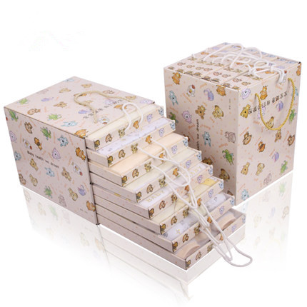 Coffret cadeau pour bébé - Vêtements + Chaussures Accessoires Ref 1955919