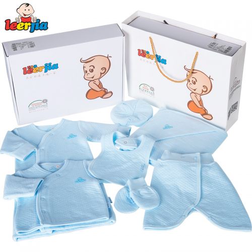 Coffret cadeau pour bébé - Vêtements + Accessoires Ref 1955956