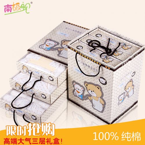Coffret cadeau pour bébé - Vêtements + Accessoires Ref 1956037