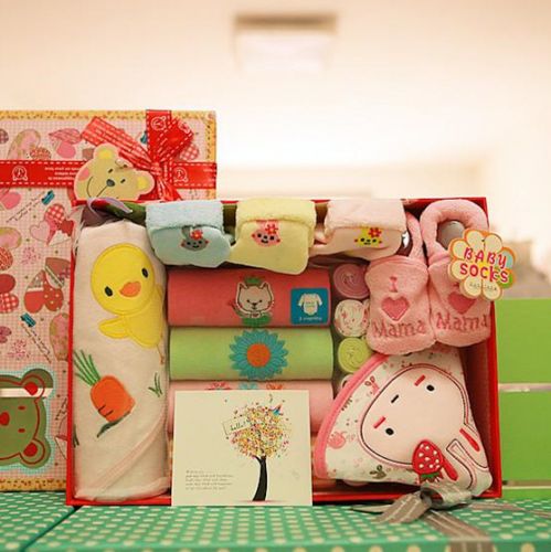 Coffret cadeau pour bébé - vêtements Ref 1956155