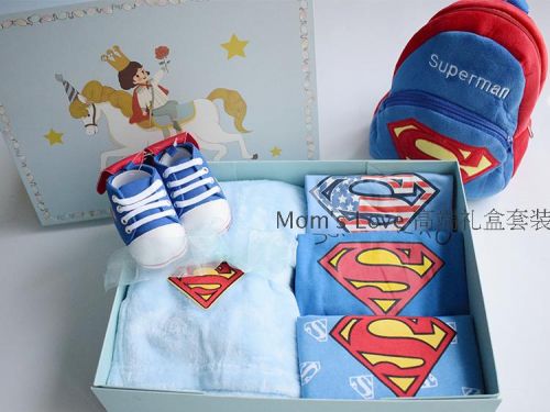 Coffret cadeau pour bébé - Vêtements + Chaussures accessoires LH-007 Ref 1956495