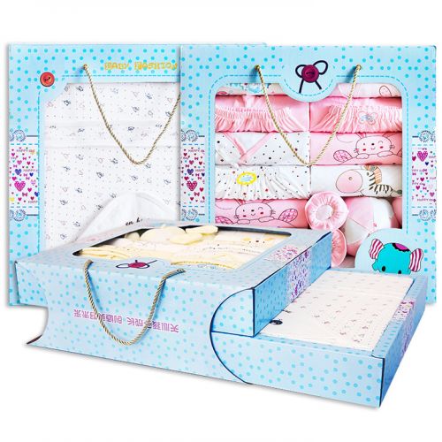 Coffret cadeau pour bébé - Vêtements + Fournitures Ref 1956526