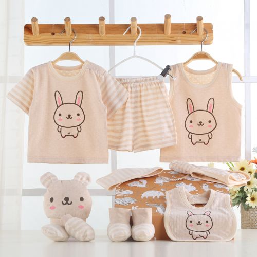 Coffret cadeau pour bébé - Vêtements + Fournitures S1205 Ref 1956546