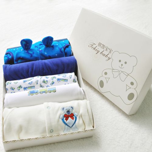 Coffret cadeau pour bébé - vêtements TCHIQBABY Ref 1956560