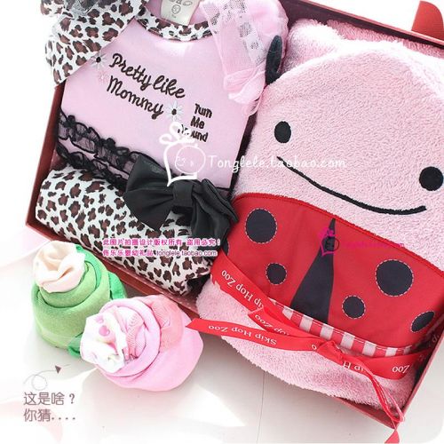 Coffret cadeau pour bébé - Vêtements + Fournitures Ref 1956804