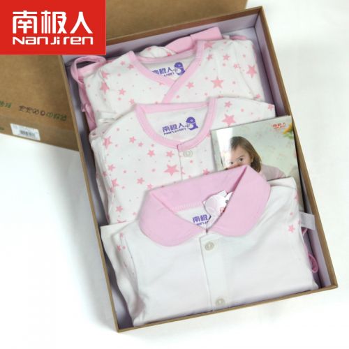 Coffret cadeau pour bébé - Vêtements + Accessoires N713T80033 Ref 1956807