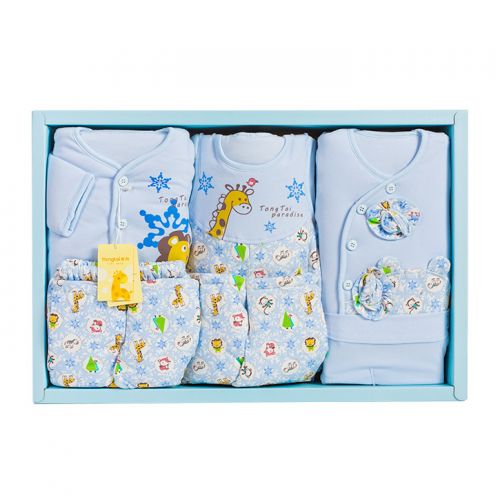 Coffret cadeau pour bébé - Vêtements + Accessoires L70046 Ref 1956894