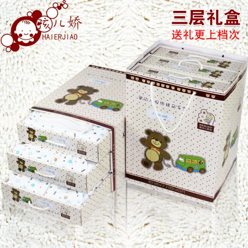 Coffret cadeau pour bébé - Vêtements + Accessoires Ref 1956939