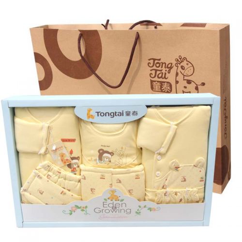 Coffret cadeau pour bébé - Vêtements + Fournitures Ref 1957080